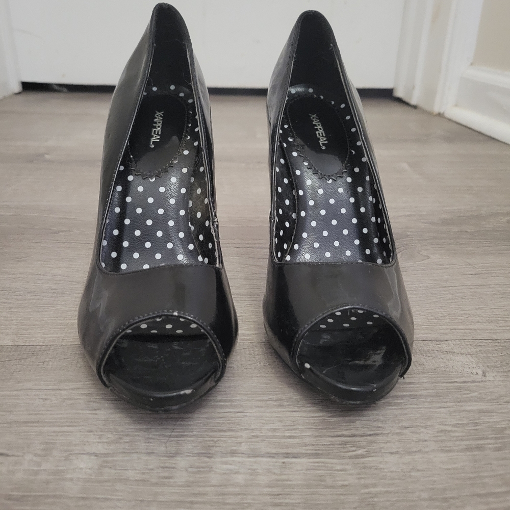 X-appeal size 8 1/2 women's black heels